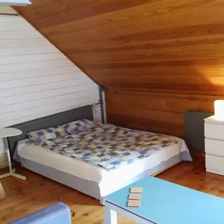 Apartman 33 *